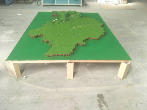 剛撒過(guò)草粉的地形模型